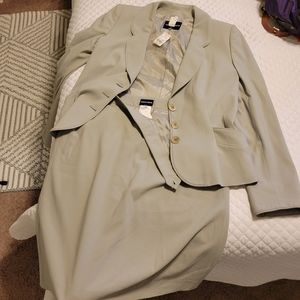 Giorgio Armani vintage full suit, midi length skirt and blazer. Light gray sz 46